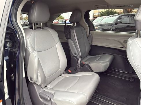 Used 2021 Toyota Sienna XLE image 38