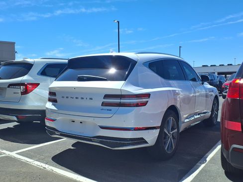 Certified 2025 Genesis GV80 3.5T Advanced AWD/4WD image 3
