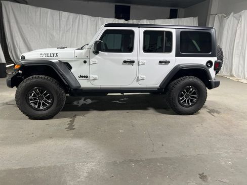 Used 2026 Jeep Wrangler Unlimited Sport AWD/4WD image 4