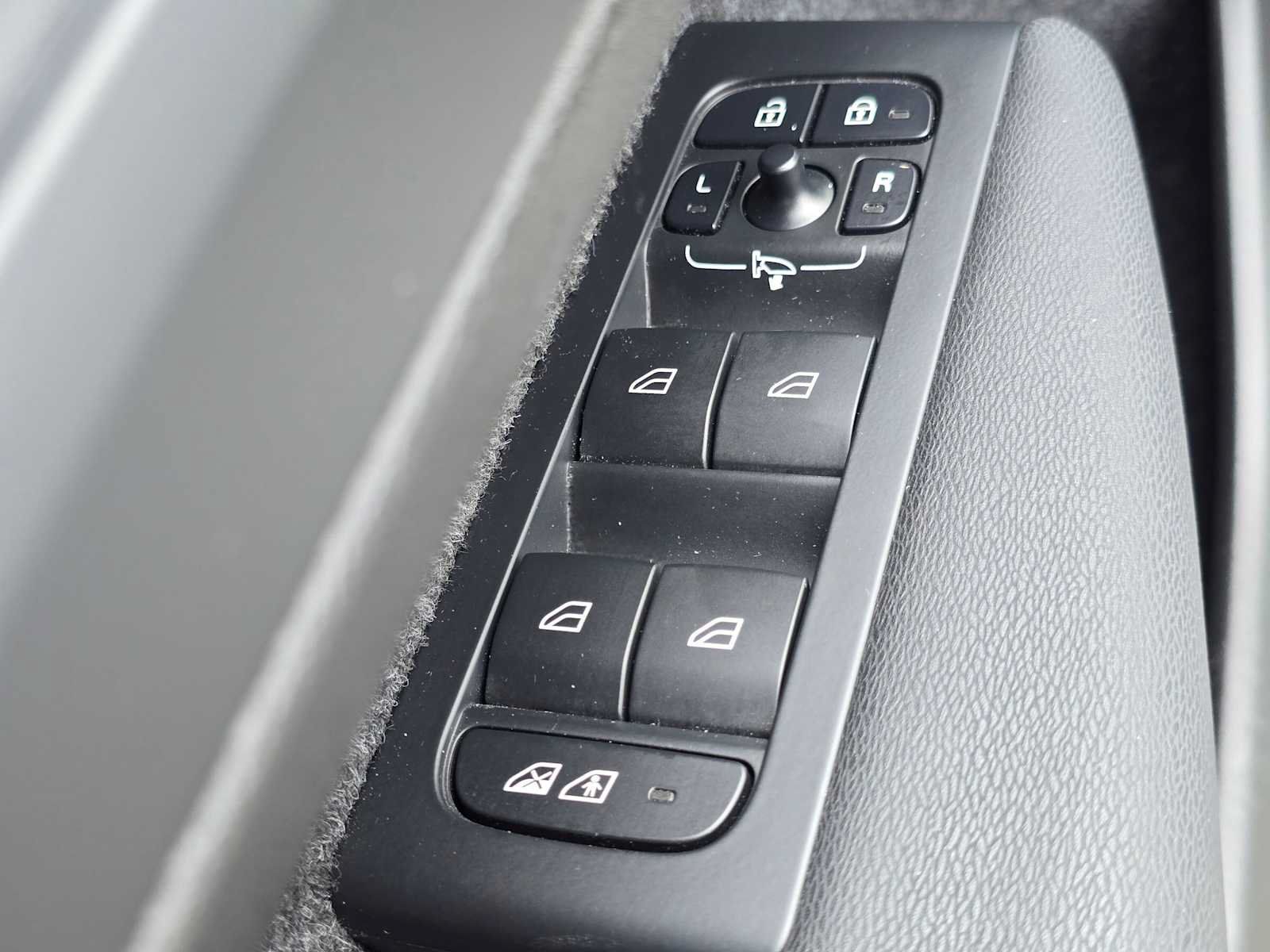 Certified 2023 Volvo XC40 Recharge Ultimate w/ Protection Package Premier AWD/4WD image 22