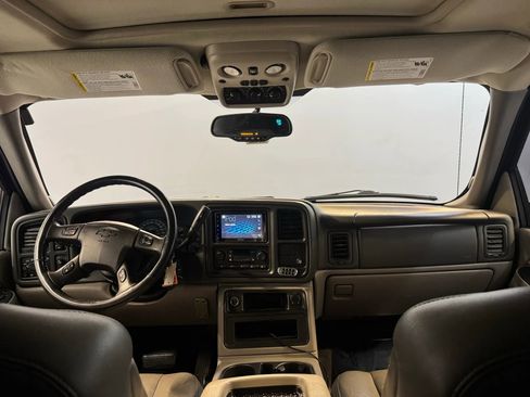 Used 2005 Chevrolet Tahoe Z71 w/ Preferred Equipment Group AWD/4WD image 11