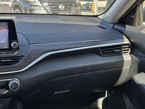 Used 2025 Nissan Altima 2.5 SV FWD image 36