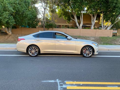 Used 2015 Hyundai Genesis 3.8 image 10