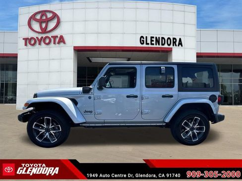Used 2024 Jeep Wrangler Unlimited w/ Convenience Group AWD/4WD image 6