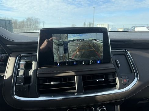 Used 2024 GMC Yukon SLT w/ SLT Premium Package image 14