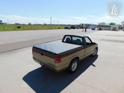 Used 2000 Chevrolet S10 Pickup LS w/ Preferred Equipment Group image 18