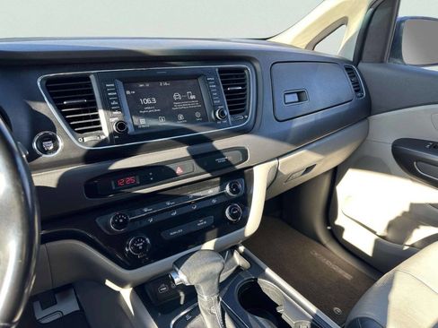 Used 2017 Kia Sedona LX w/ LX Essentials Premium Package FWD image 30