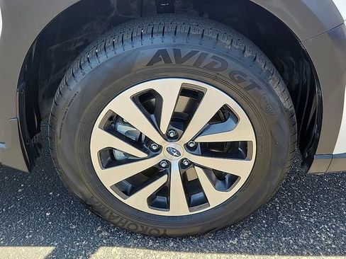 Certified 2025 Subaru Outback Premium AWD/4WD image 7