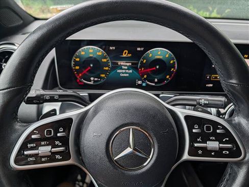 Used 2021 Mercedes-Benz GLB 250 4MATIC image 34