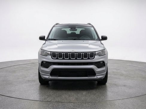 Used 2025 Jeep Compass Limited AWD/4WD image 2