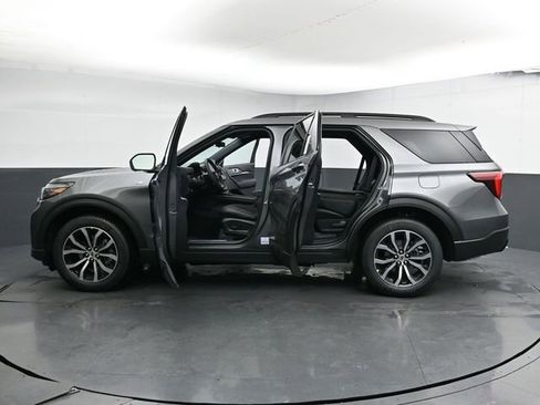 New 2026 Ford Explorer ST-Line image 32