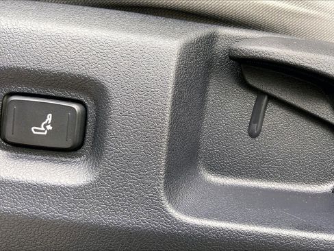 Used 2024 Toyota Tacoma TRD Off-Road image 33