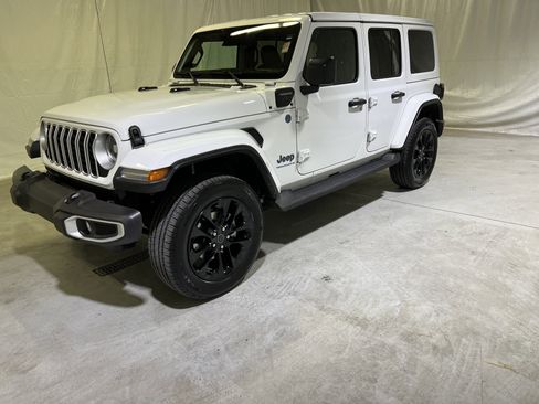 Used 2025 Jeep Wrangler Unlimited Sahara AWD/4WD image 6