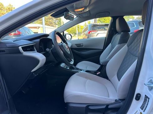 Used 2022 Toyota Corolla LE image 10