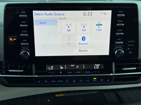 Used 2024 Toyota Sienna Platinum image 29