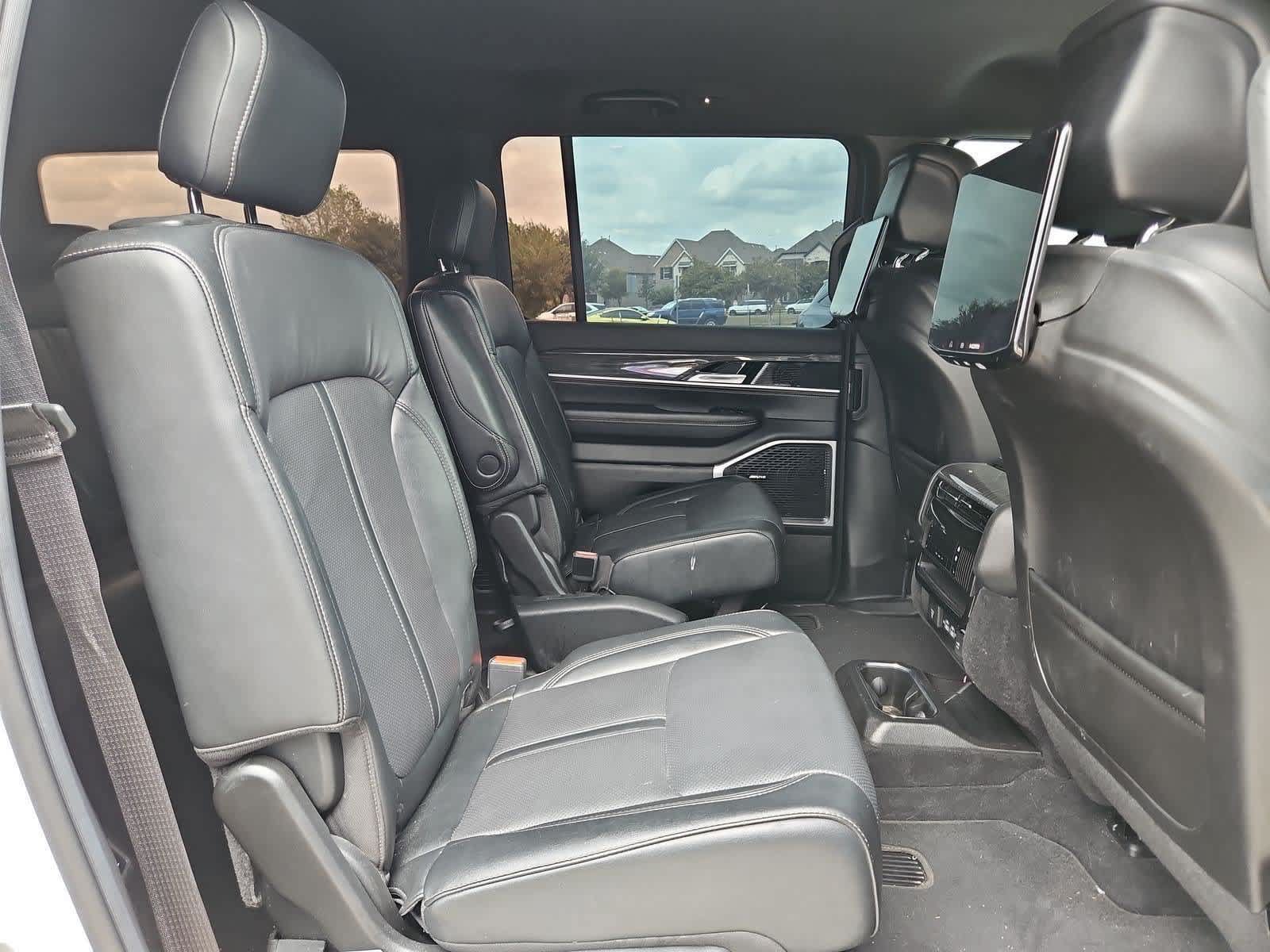 Used 2022 Jeep Wagoneer Series III w/ Rear Seat Video Group 1 AWD/4WD image 19