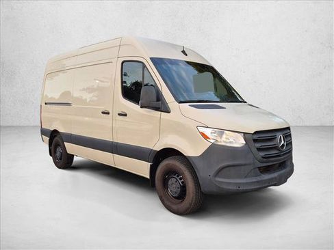 Used 2024 Mercedes-Benz Sprinter 2500 image 3