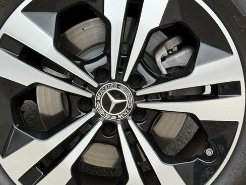 Used 2025 Mercedes-Benz GLB 250 image 21