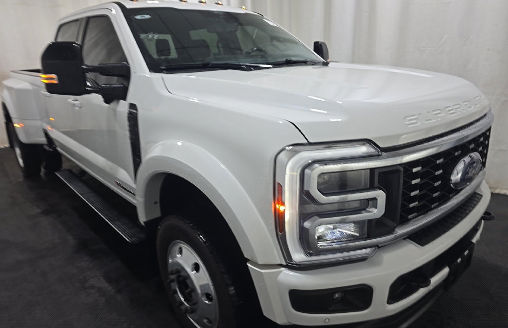 Used 2025 Ford F450 Platinum w/ FX4 Off-Road Package AWD/4WD image 2
