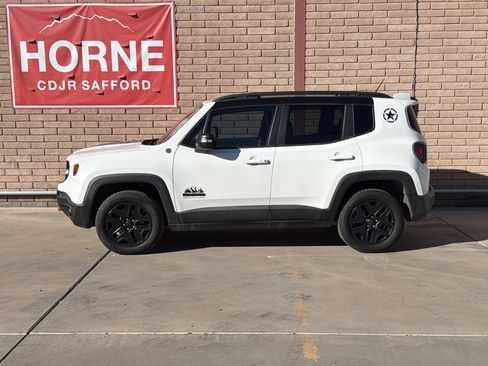Used 2017 Jeep Renegade Trailhawk image 2