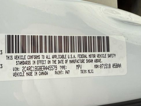 Used 2014 Chrysler Town & Country Touring FWD image 36