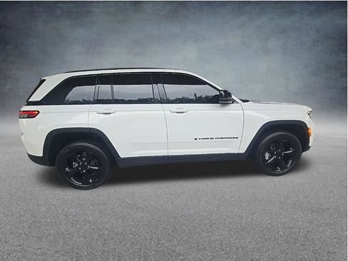 Used 2023 Jeep Grand Cherokee Limited w/ Black Appearance Package RWD image 4