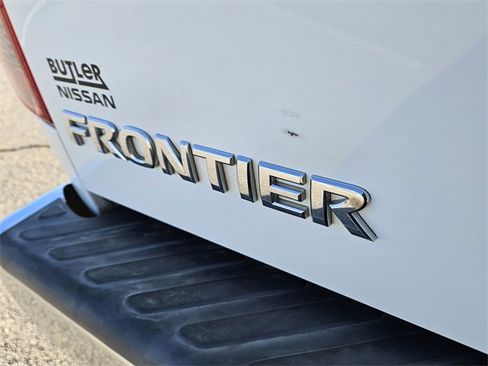 Used 2019 Nissan Frontier SV image 10