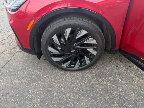 Used 2025 Lincoln Nautilus Reserve image 32