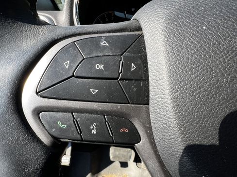 Used 2019 Jeep Grand Cherokee Limited image 19