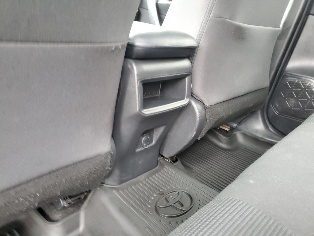 Used 2020 Toyota RAV4 LE FWD image 16
