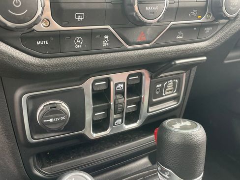 Used 2025 Jeep Wrangler Sport S image 8