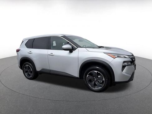 Used 2025 Nissan Rogue SV FWD image 2