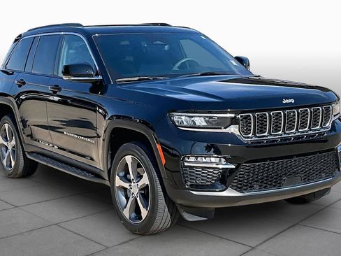 Used 2025 Jeep Grand Cherokee Limited w/ Luxury Tech Group II AWD/4WD image 3