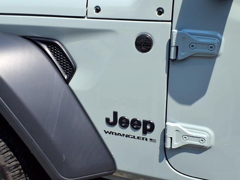 Used 2024 Jeep Wrangler Unlimited Sport AWD/4WD image 24