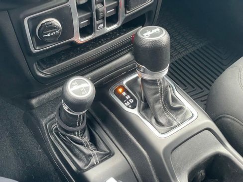 Used 2018 Jeep Wrangler Unlimited Sahara w/ Dual Top Group image 17