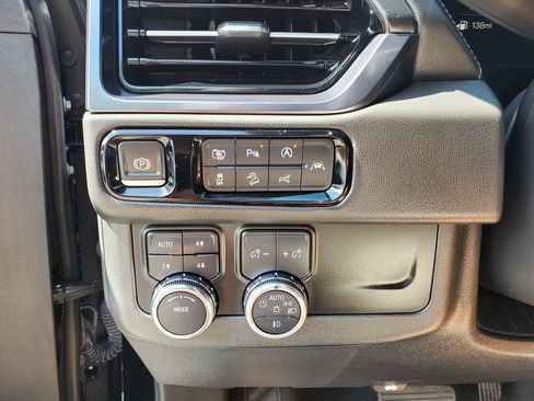 Used 2025 GMC Yukon XL AT4 w/ AT4 Premium Package AWD/4WD image 28
