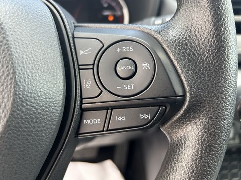 Used 2025 Toyota RAV4 XLE FWD image 24