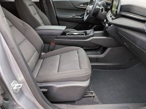 Used 2025 Chevrolet Equinox LT image 29