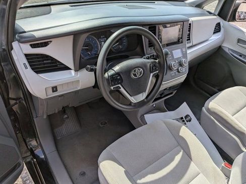Used 2020 Toyota Sienna L FWD image 13