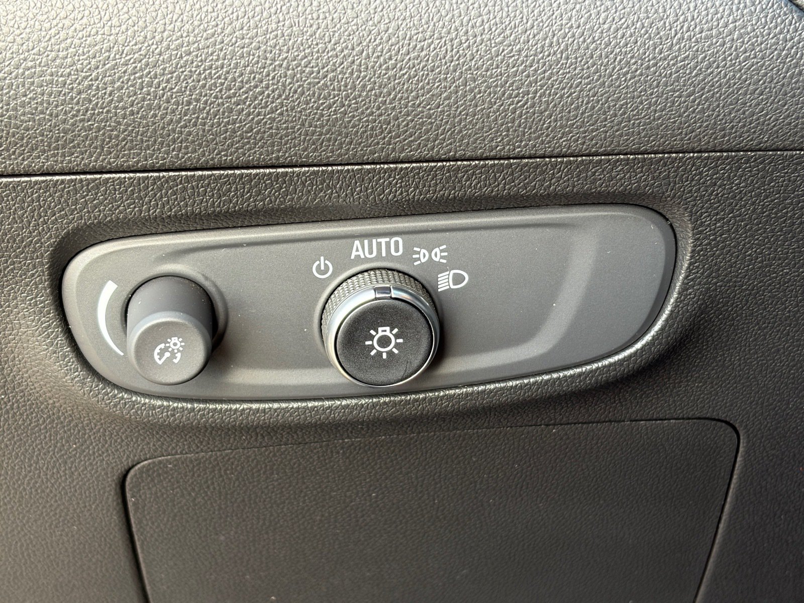 Used 2024 Buick Encore GX Sport Touring FWD image 18