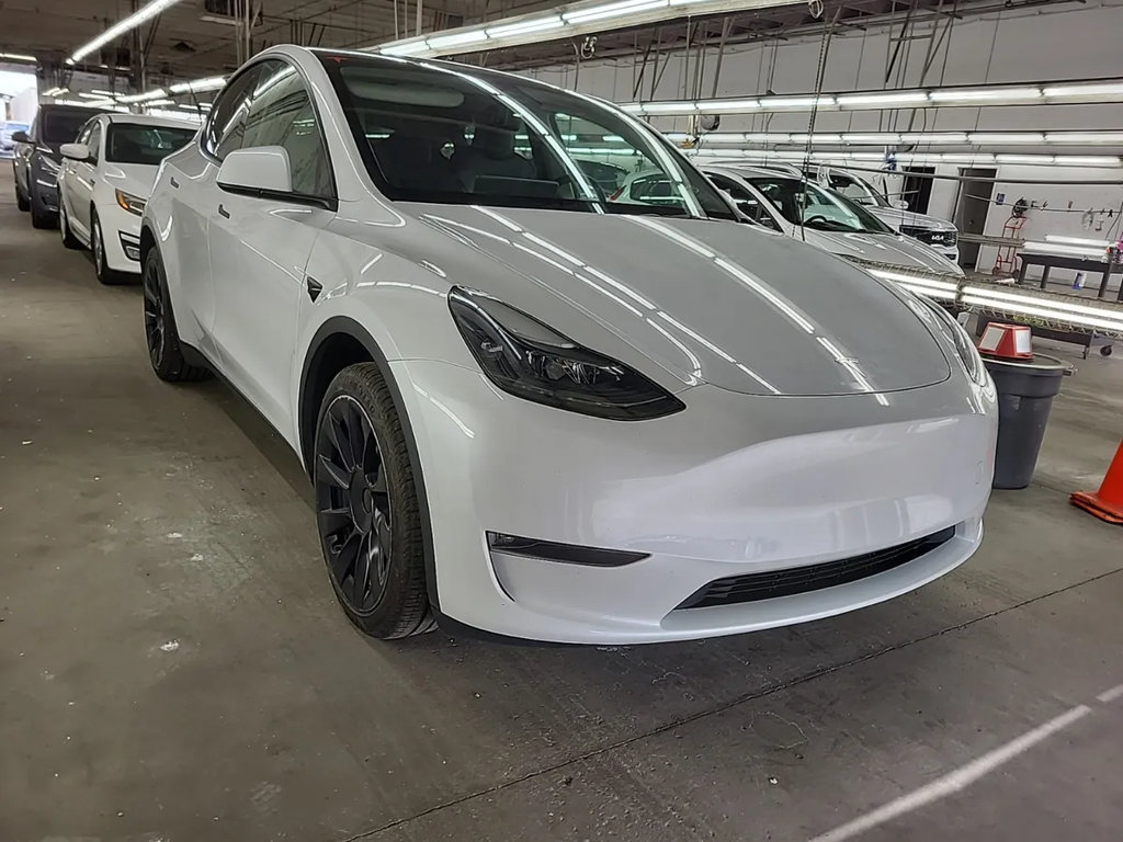 Used 2023 Tesla Model Y Long Range AWD/4WD image 1