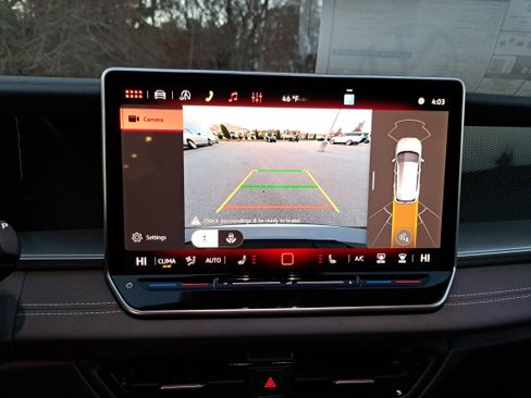 New 2026 Volkswagen Tiguan SE FWD image 23