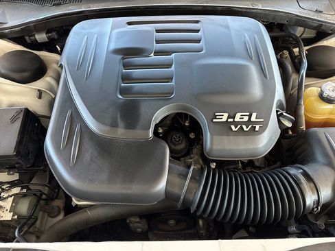 Used 2019 Chrysler 300 Limited image 22