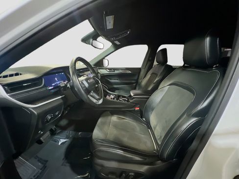 Used 2022 Jeep Grand Cherokee Altitude AWD/4WD image 14