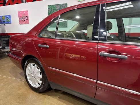 Used 1999 Mercedes-Benz E 320 Sedan image 47
