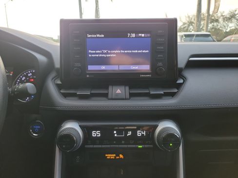 Used 2022 Toyota RAV4 XLE image 26