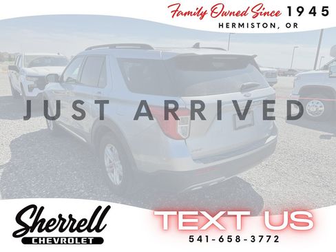 Used 2021 Ford Explorer XLT w/ Equipment Group 202A AWD/4WD image 3