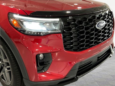 Used 2025 Ford Explorer ST AWD/4WD image 34