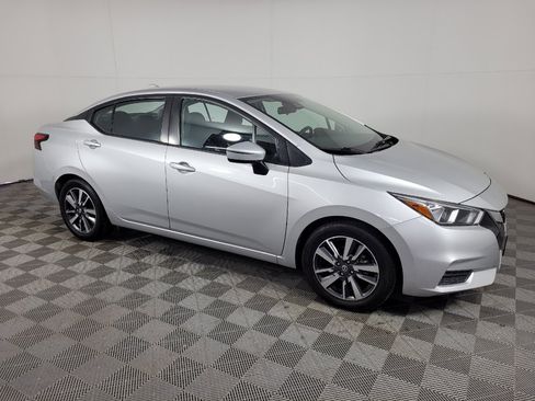 Used 2021 Nissan Versa SV FWD image 11