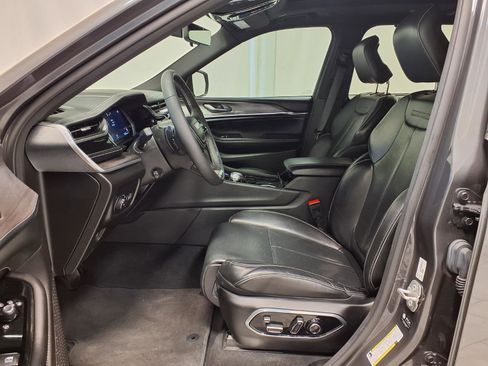 Used 2023 Jeep Grand Cherokee L Overland w/ Luxury Tech Group IV image 24